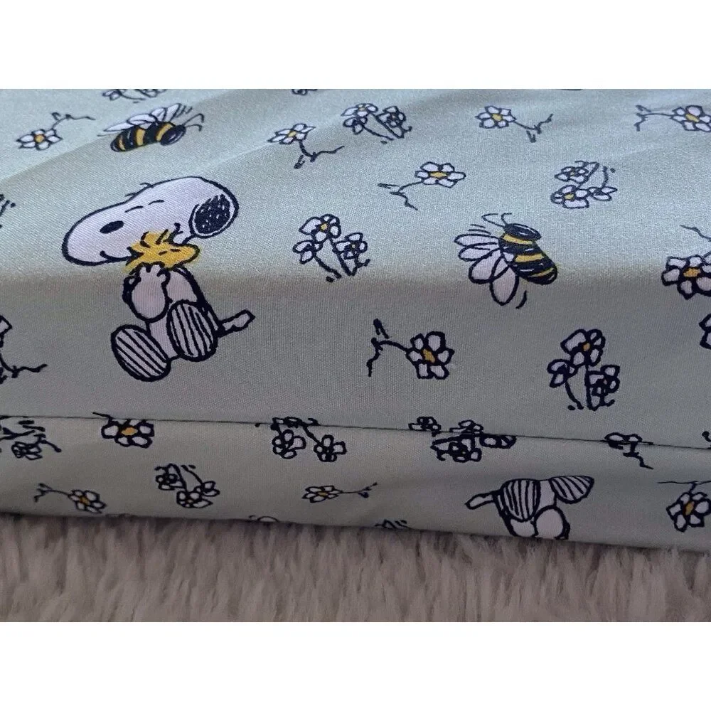Peanuts Snoopy Spring Bees Flowers Floral QUEEN Sz Sheet‎ Set Soft Green NEW